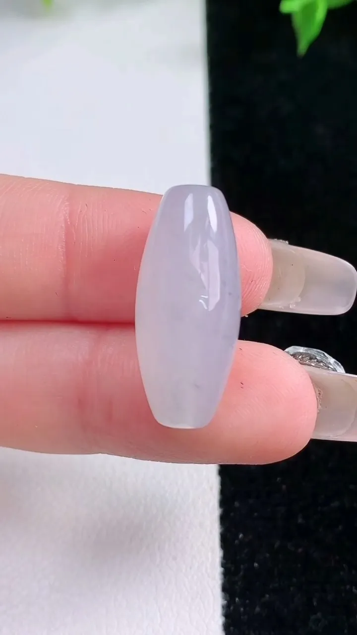 天然A货翡翠路路通吊坠，尺寸24-10.3，重量:5.28g
1月22日