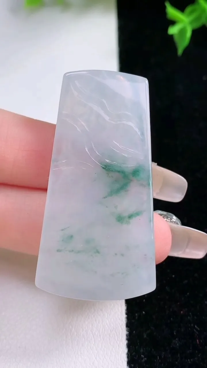 天然A货翡翠冰种飘花财神爷吊坠，尺寸47.8-24.2-5.5，重量:16.40g
1月22日