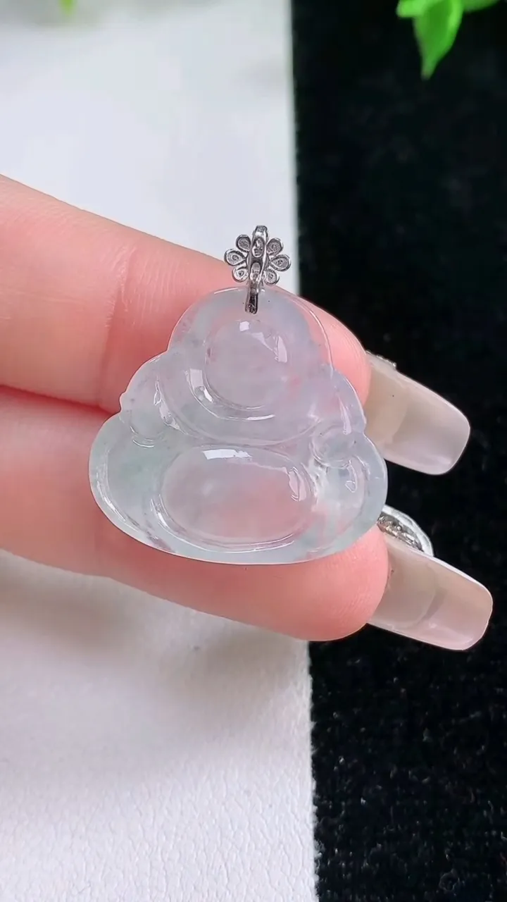 天然A货翡翠种飘花佛公吊坠，尺寸21.4-23.3-4.3，重量:3.44g
1月22日