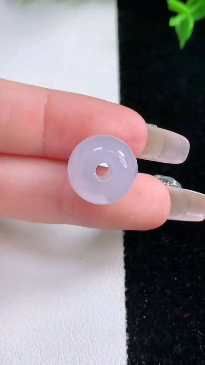 天然A货翡翠路路通吊坠，尺寸14.3-12，重量:4.97g
1月22日