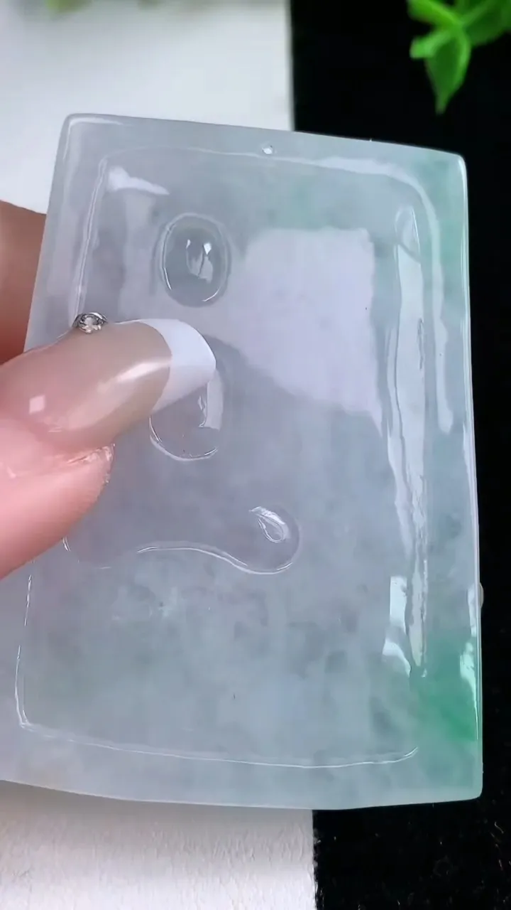 天然A货翡翠阿弥陀佛吊坠，尺寸60-43.7-5.6，重量:34.87g
1月22日