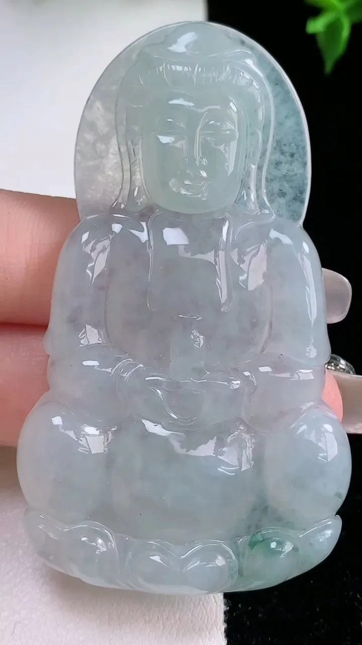 天然A货翡翠飘花观音菩萨吊坠，尺寸64.8-38.2-5.4，重量:24.62g
1月22日