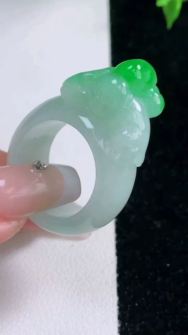 天然A货翡翠生肖猴指环戒指，尺寸19.3-21.7-9.6-17.4，重量:15.48g2026年1