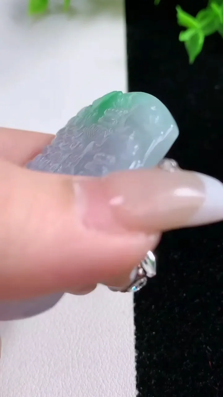 天然A货翡翠山水牌吊坠，尺寸50-37.8-5.8，重量:27.85g
1月22日