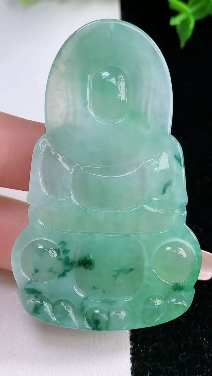 天然A货翡翠观音菩萨吊坠，尺寸63.4-39-5.9，重量:24.59g
1月22日