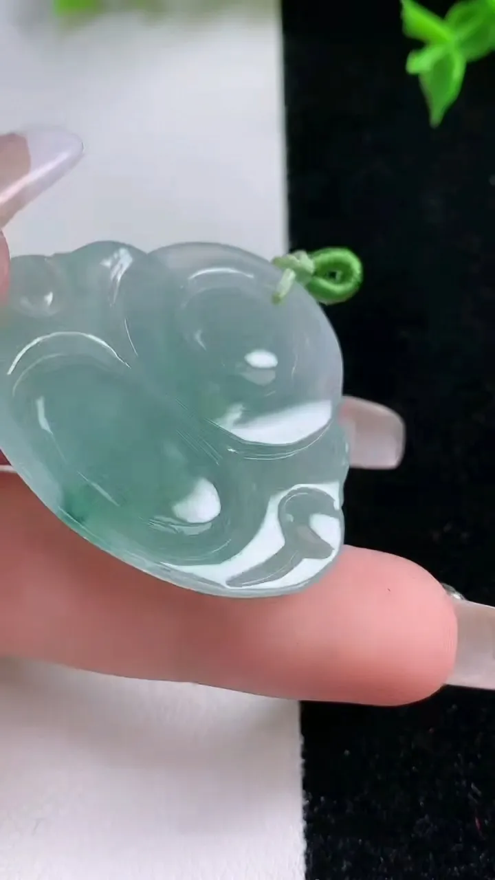 天然A货翡翠飘花佛公吊坠，尺寸36-38.4-6，重量:13.49g
1月22日