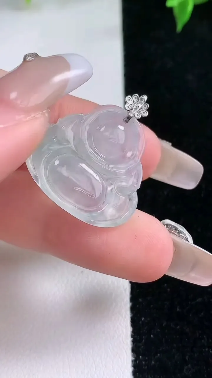 天然A货翡翠种飘花佛公吊坠，尺寸21.4-23.3-4.3，重量:3.44g
1月22日