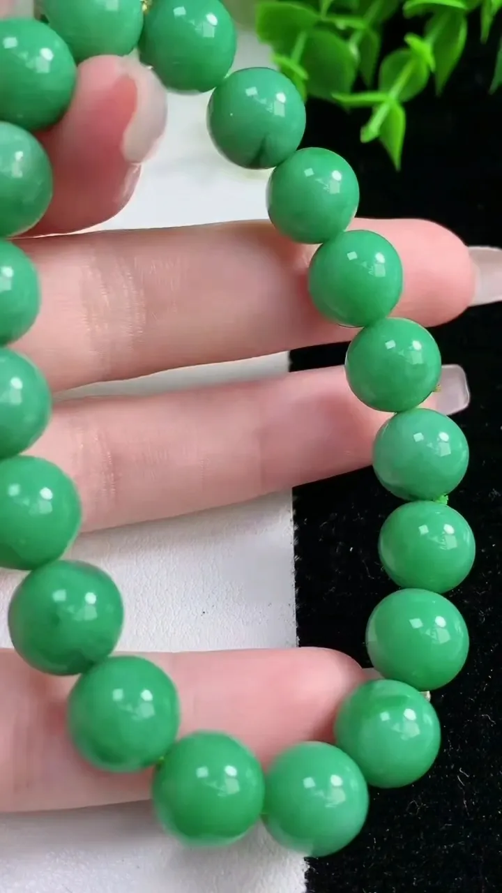 天然A货翡翠圆珠手串，尺寸10.4-19颗，重量:36.08g1月22日
工厂直销收藏佳品,种好水足