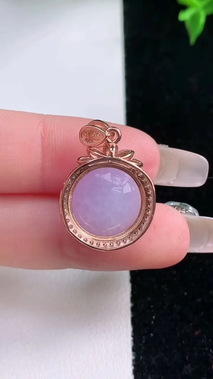 天然A货翡翠925银紫罗兰蛋面吊坠，尺寸23.8-16.7-10.3，裸石14重量:4.74g
1月22日