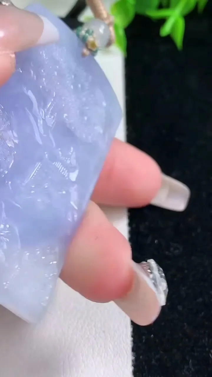 天然A货翡翠紫罗兰山水牌吊坠，尺寸55.4-35.5-5.7，重量:34.45g
1月22日