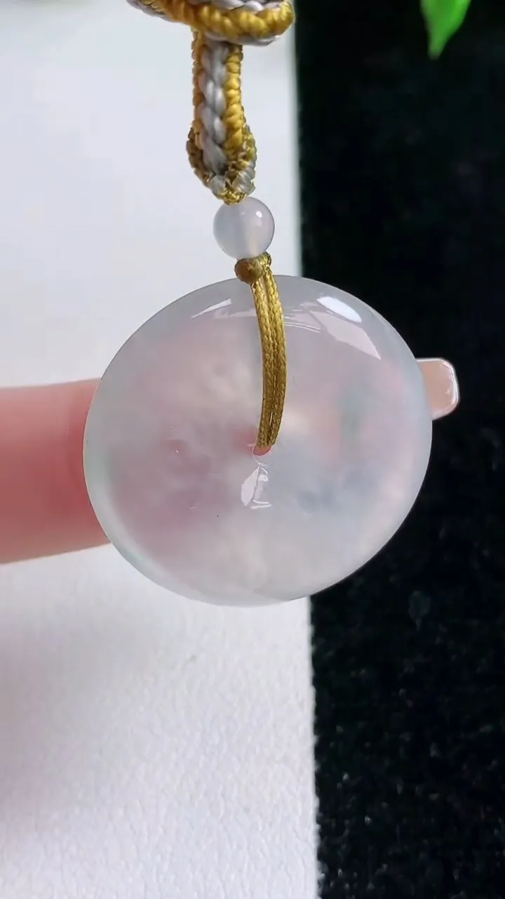 天然A货翡翠冰种飘花平安扣吊坠，尺寸26.3-6，重量:12.65g
1月22日