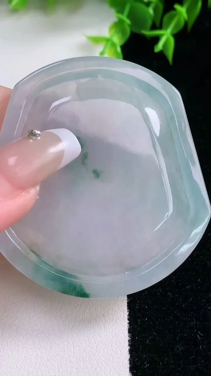 天然A货翡翠飘花山水观音菩萨吊坠，尺寸55.2-52-6，重量:34.60g
1月22日