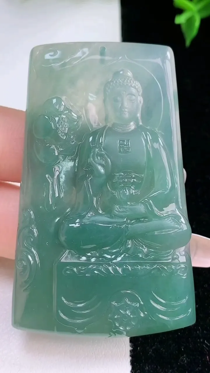 天然A货翡翠阿弥陀佛吊坠，尺寸61-35.3-5.5，重量:29.66g
1月22日