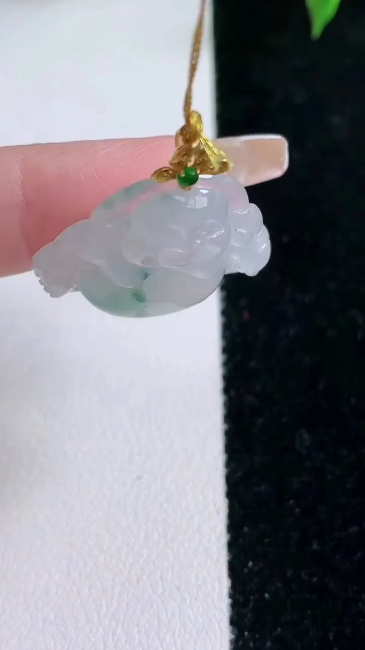 天然A货翡翠种飘花佛公吊坠，尺寸23.3-25.3-5.8，重量:5.27g
1月22日