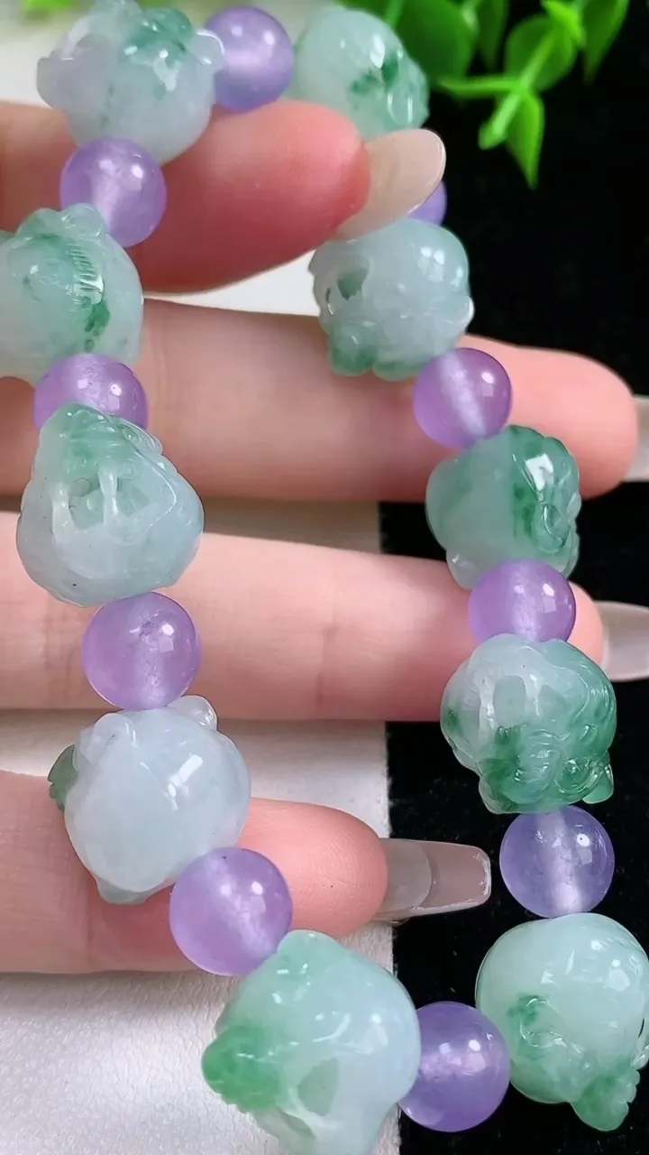 天然A货翡翠飘花生肖虎手串，尺寸12-12.2-10颗，重量:41.98g1月22日
工厂直销收藏佳