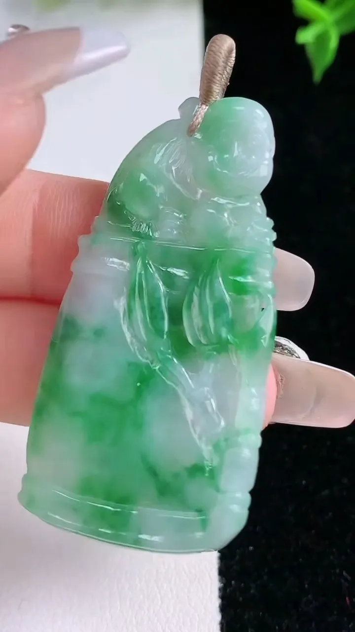 天然A货翡翠节节高升 竹节吊坠，尺寸49.2-23.6-3.8，重量:11.25g
1月22日