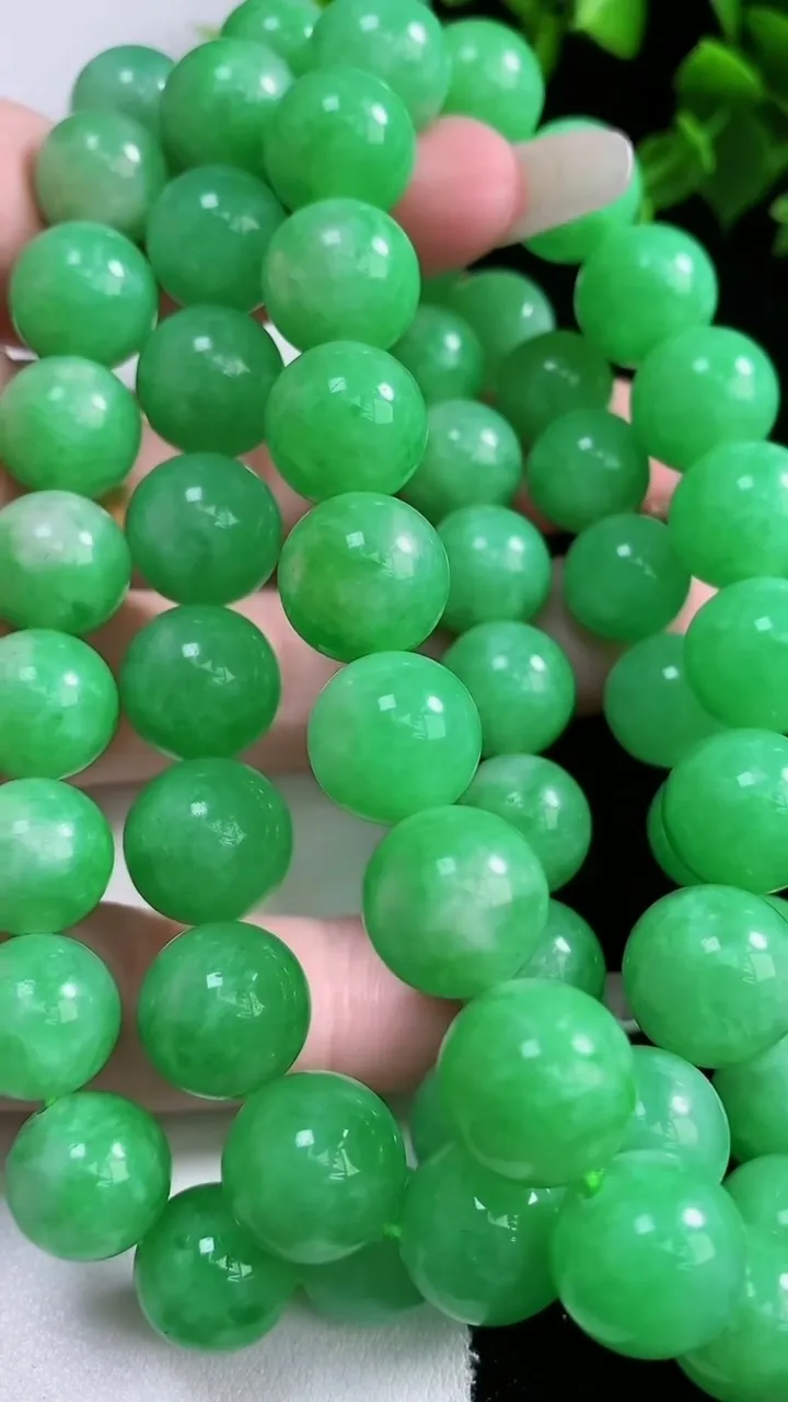天然A货翡翠圆珠项链，尺寸11.4-56颗，重量:145.44g1月22日
工厂直销收藏佳品,种好水