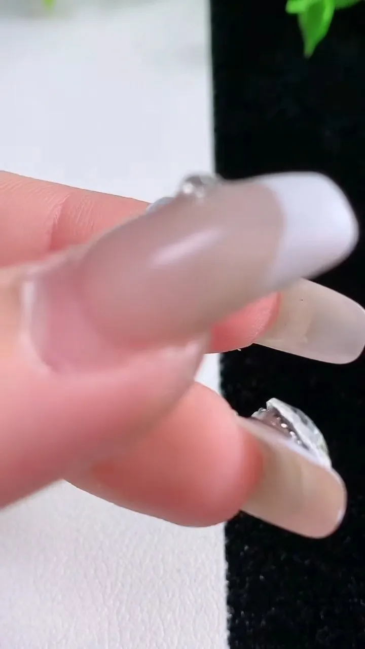 天然A货翡翠路路通吊坠，尺寸24-10.3，重量:5.28g
1月22日