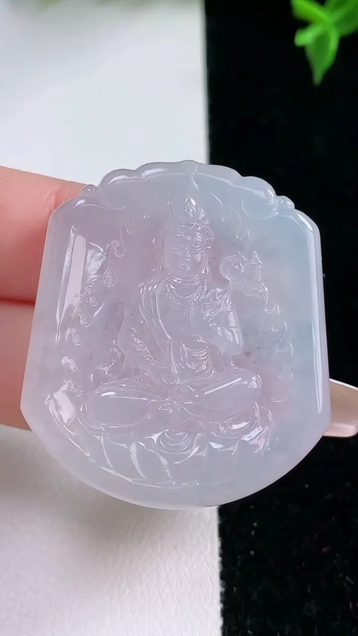 天然A货翡翠大势至菩萨吊坠，尺寸39-34.3-4，重量:13.77g
1月22日