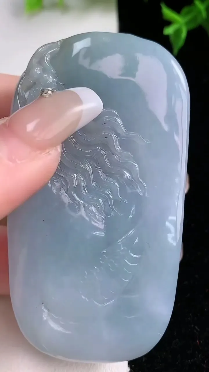 天然A货翡翠紫罗兰龙牌吊坠，尺寸67.8-37-20，重量:97.37g
1月22日