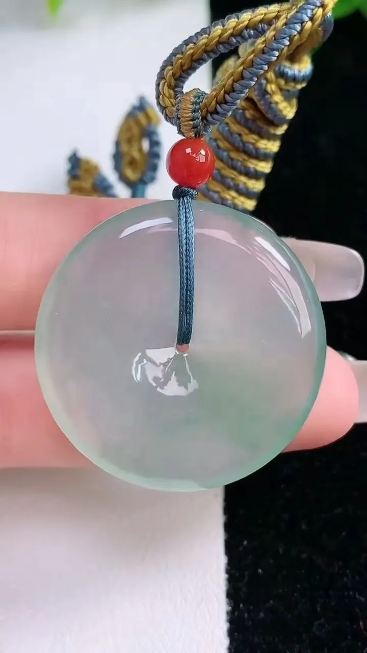 天然A货翡翠平安扣吊坠，尺寸32.2-6，重量:17.68g
1月22日