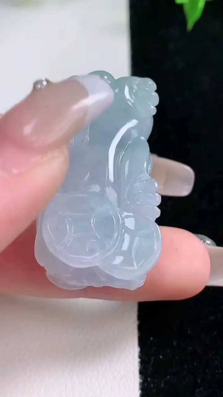 天然A货翡翠霸王貔貅吊坠，尺寸38.6-19.2-11.5，重量:22.28g
1月22日