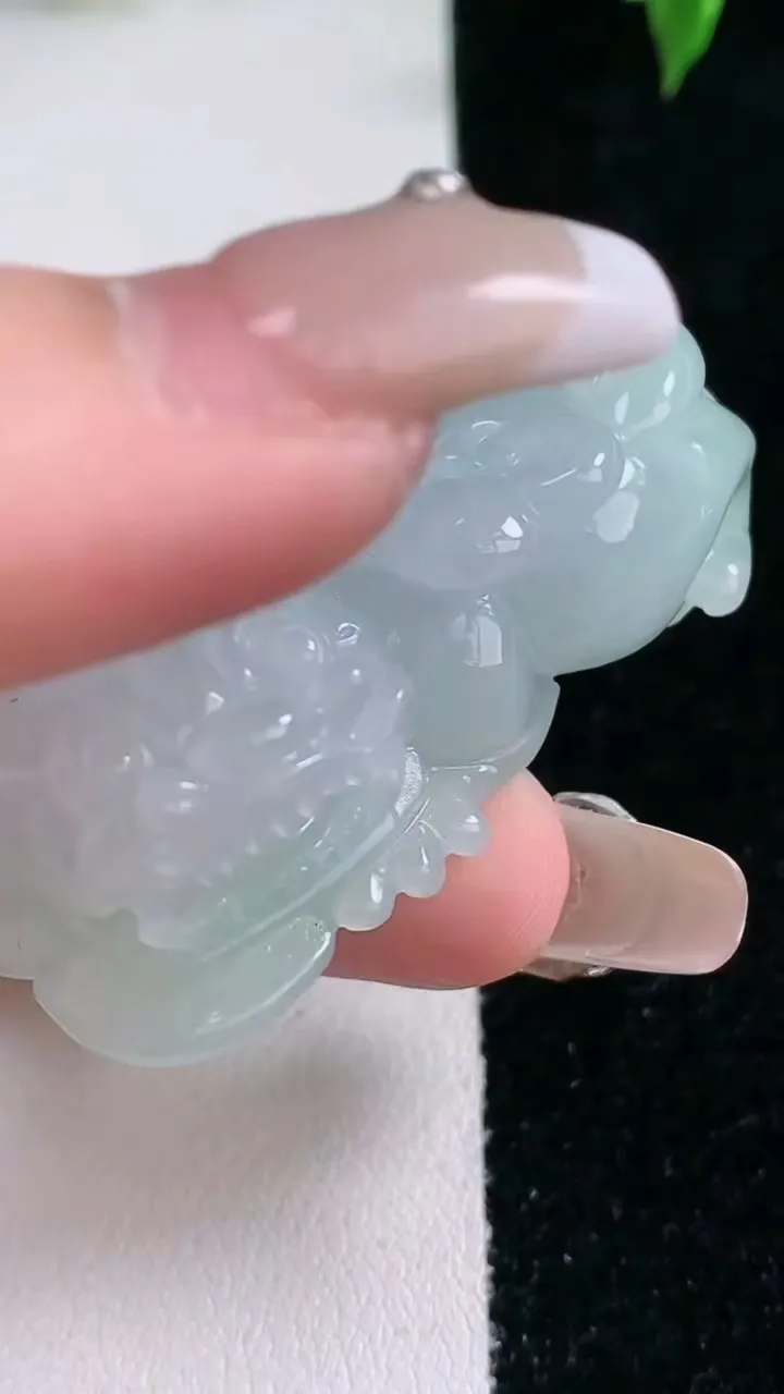 天然A货翡翠霸王貔貅吊坠，尺寸46-25.3-13，重量:41.15g
1月22日