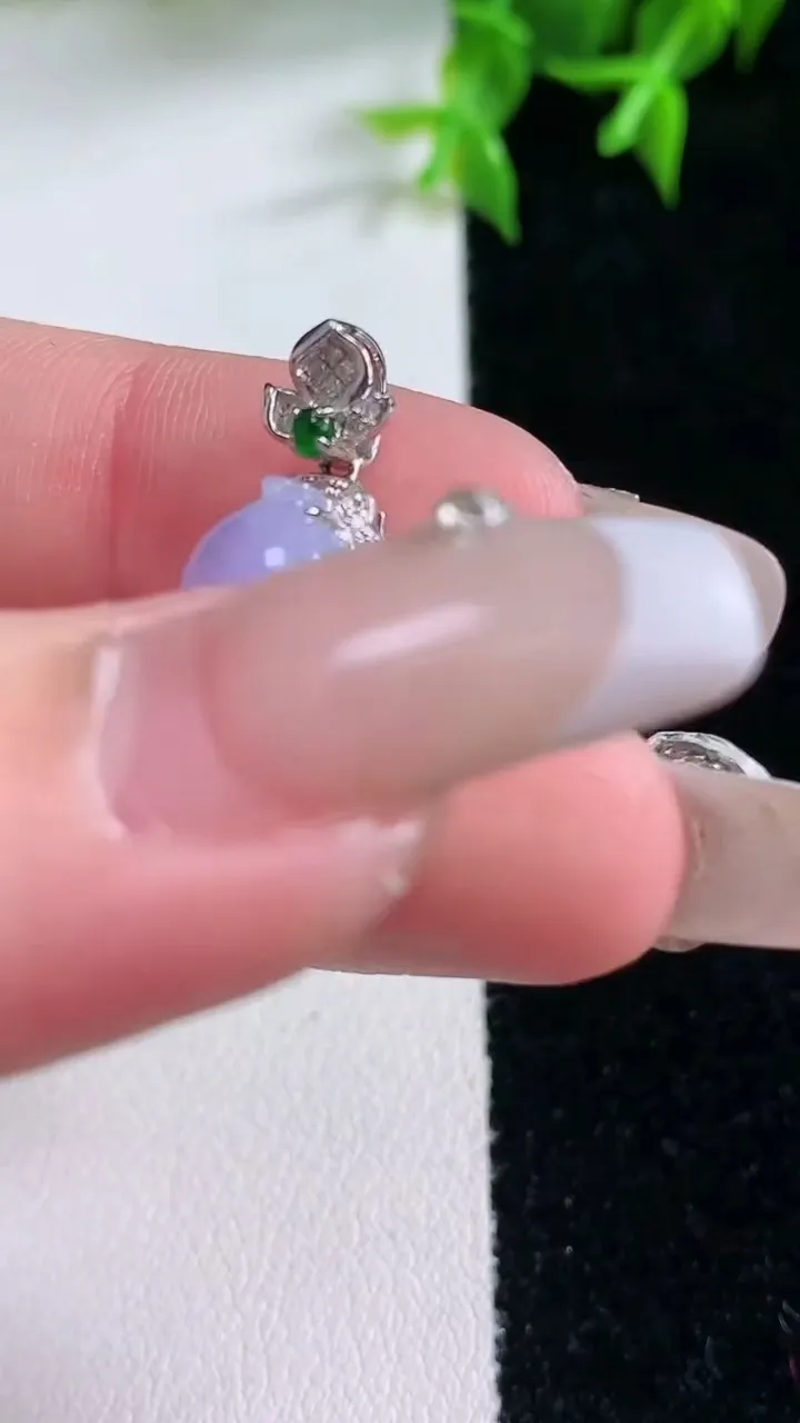 天然A货翡翠18K金紫罗兰葫芦吊坠，尺寸23.5-12.3-7，裸石14.8-9.5重量:29.00g
1月22日