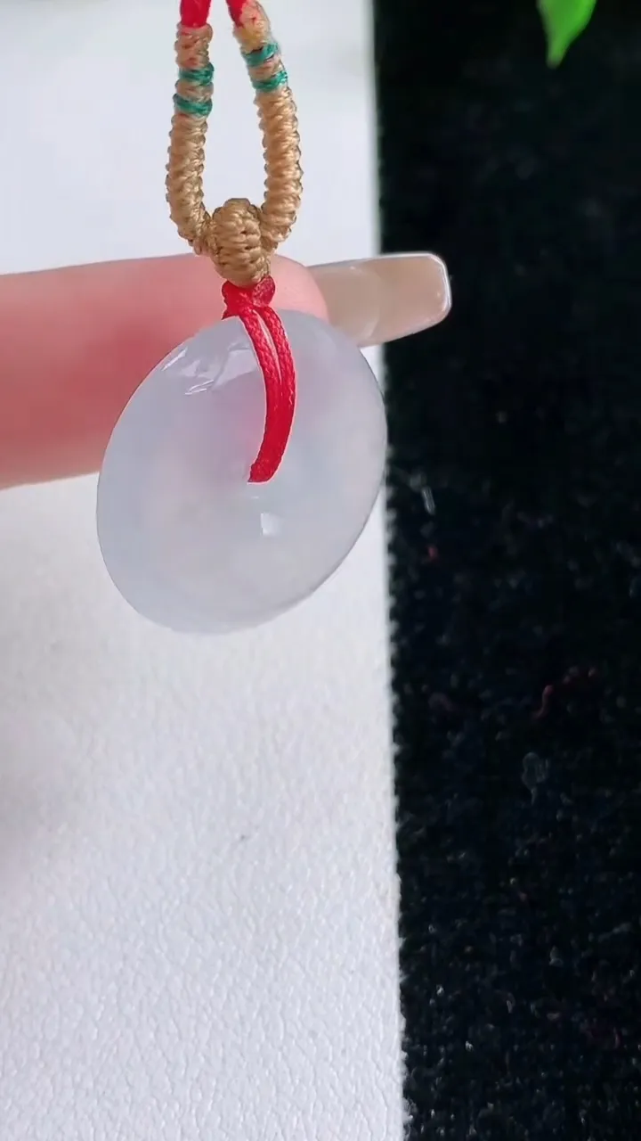 天然A货翡翠平安扣吊坠，尺寸21-5.4，重量:7.10g
1月22日