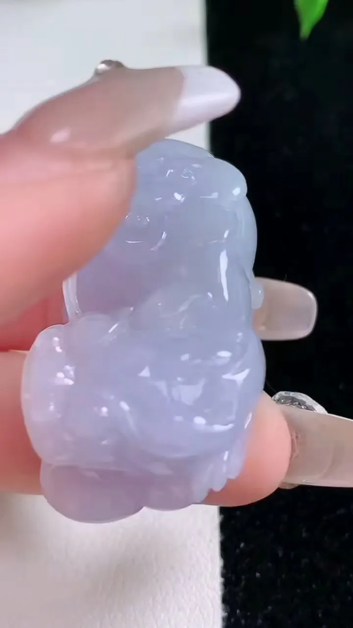 天然A货翡翠紫罗兰霸王貔貅吊坠，尺寸39.4-21.7-13，重量:25.57g
1月22日