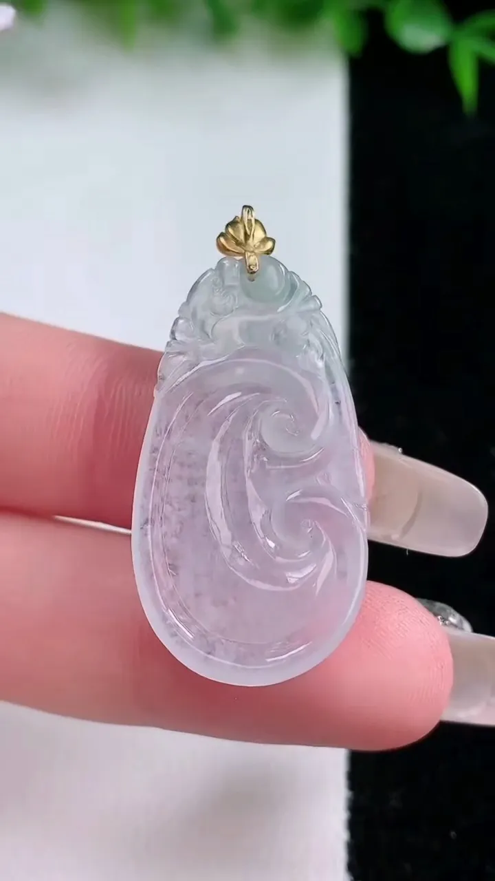 天然A货翡翠如意吊坠，尺寸32-17.5-3，重量:3.55g
1月23日