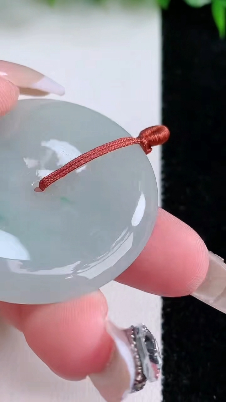 天然A货翡翠平安扣吊坠，尺寸40-5.7，重量:19.59g
1月23日