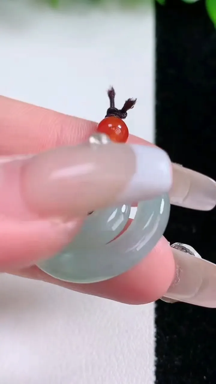 天然A货翡翠母子平安扣吊坠，尺寸25.2-4，重量:5.45g
1月23日