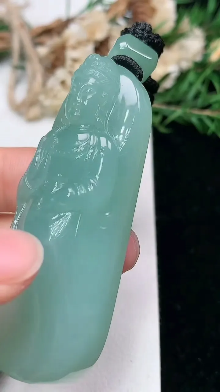 天然A货翡翠观音菩萨吊坠，尺寸62-26-12.2，重量:44.45g
1月23日