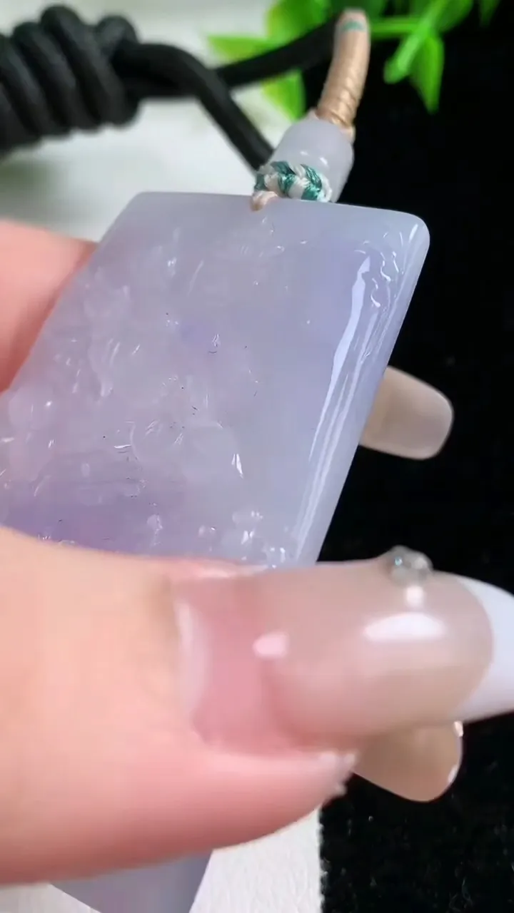 天然A货翡翠牌吊坠，尺寸53-36.2-5.6，重量:34.26g
1月23日