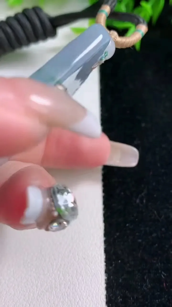 天然A货翡翠紫罗兰飘花山水牌吊坠，尺寸63.5-42.5-4.7，重量:43.34g
1月23日