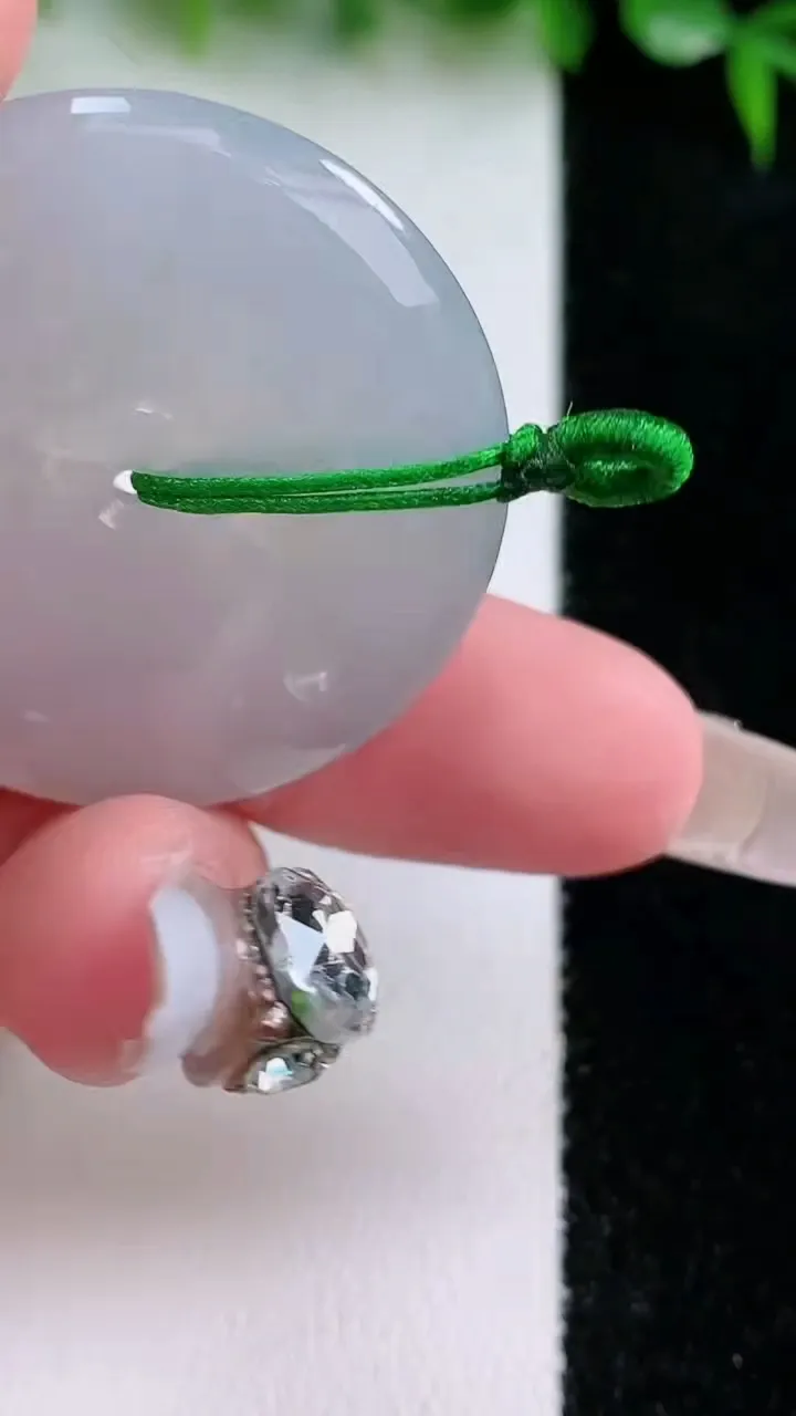 天然A货翡翠平安扣吊坠，尺寸35.2-5，重量:14.17g
1月23日