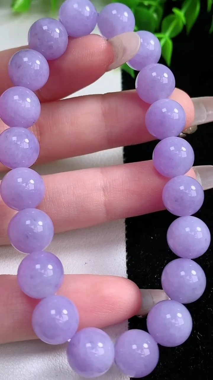 天然A货翡翠紫罗兰圆珠手串，尺寸9.8-20颗，重量:33.66g1月23日
工厂直销收藏佳品,种好水足，色泽均匀，有种有色，上手高大气！