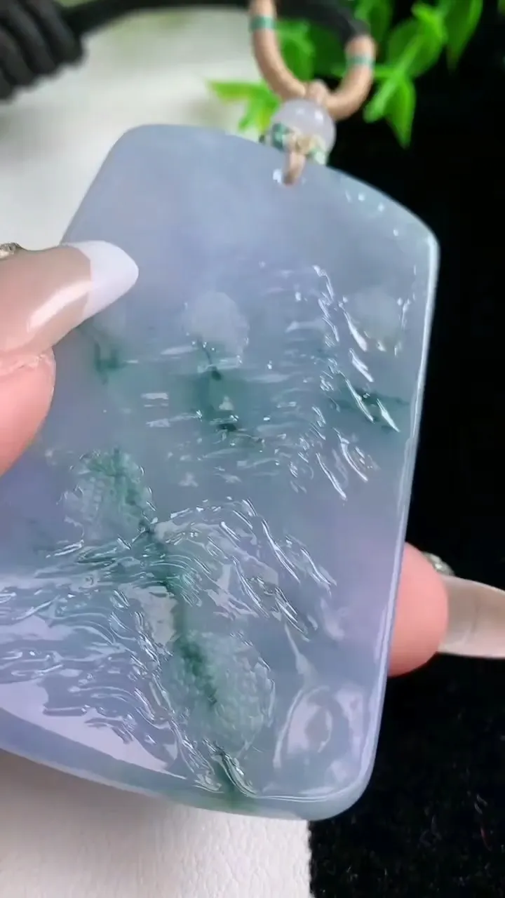 天然A货翡翠紫罗兰飘花山水牌吊坠，尺寸63.5-42.5-4.7，重量:43.34g
1月23日