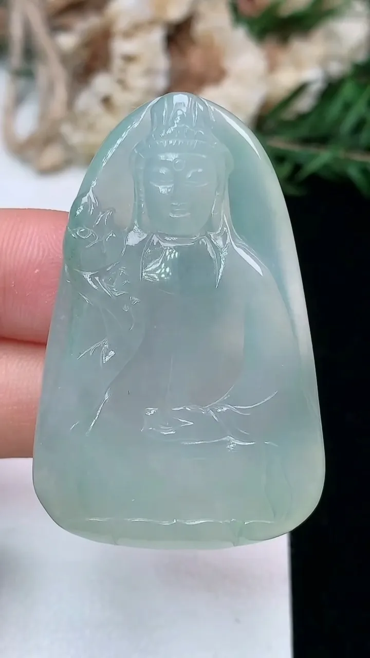 天然A货翡翠大势至观音菩萨吊坠，尺寸44.3-28.7-5.2，重量:14.58g
1月23日