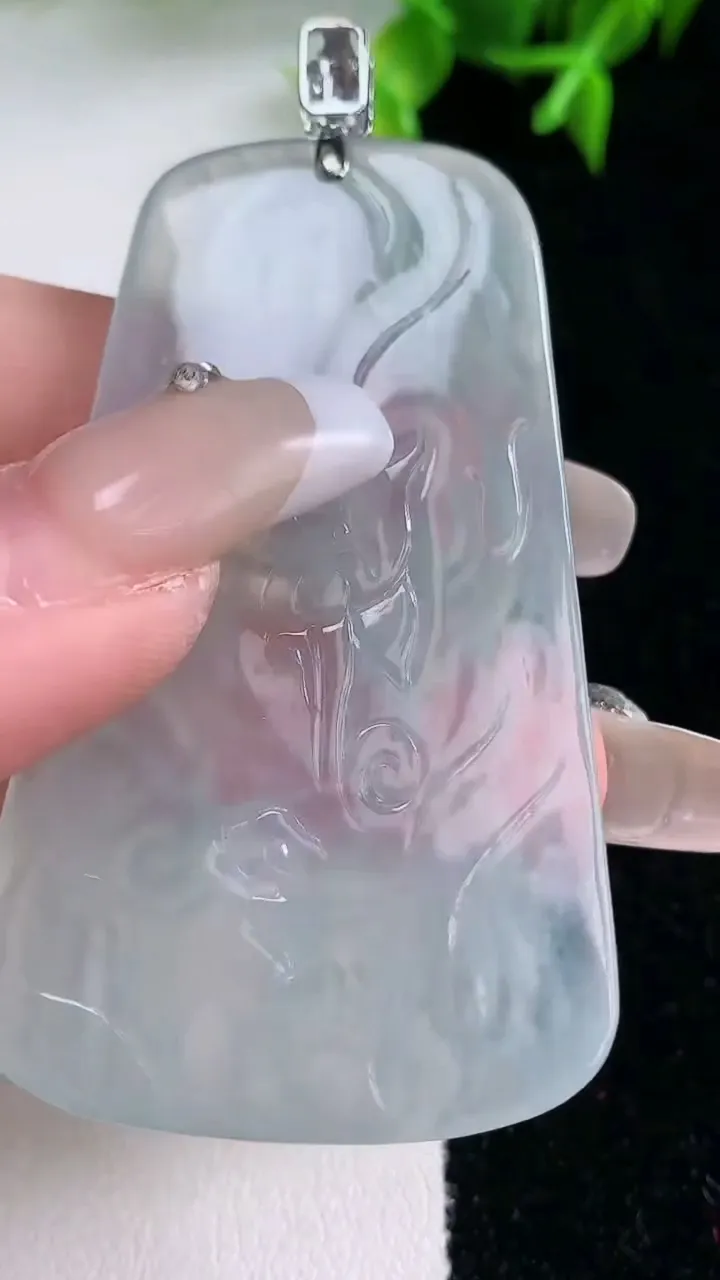 天然A货翡翠种白冰阿弥陀佛吊坠，尺寸58.4-33.6-4，重量:18.51g
1月23日