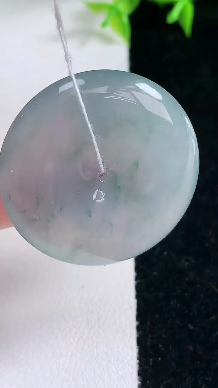 天然A货翡翠冰种飘花平安扣吊坠，尺寸33.4-6.8，重量:16.07g
1月23日