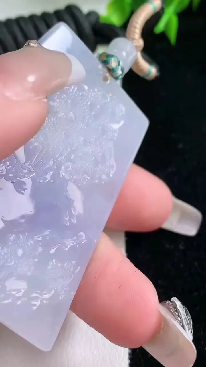 天然A货翡翠牌吊坠，尺寸53-36.2-5.6，重量:34.26g
1月23日