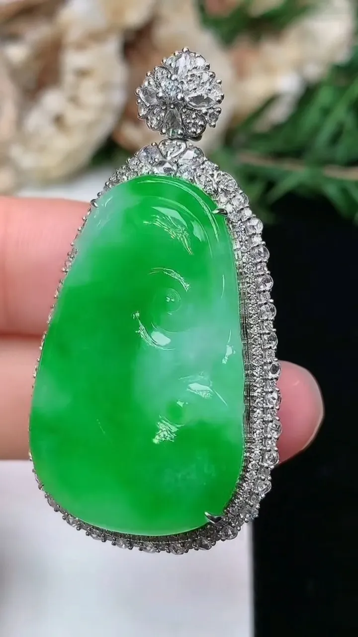 天然A货翡翠如意吊坠，尺寸44.5-23.7-10.4，裸石30.7-19
1月23日