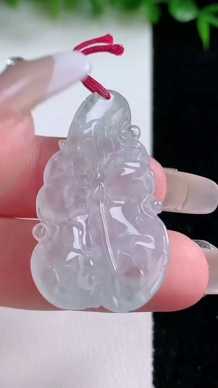 天然A货翡翠年年有余吊坠，尺寸38.3-21.6-3.6，重量:6.47g
1月23日