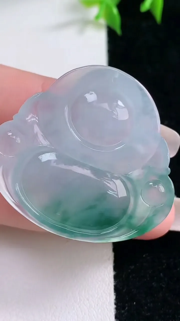 天然A货翡翠种飘花佛公吊坠，尺寸34.8-38.6-7.8，重量:15.69g
1月23日