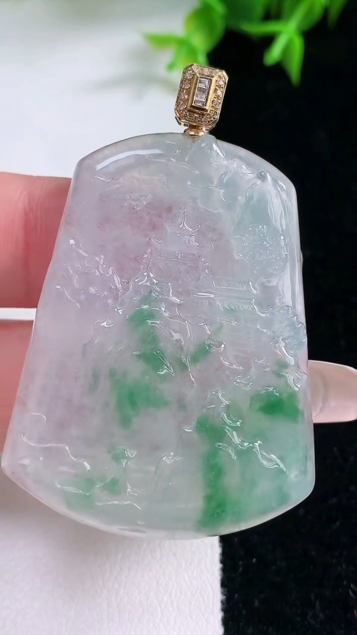 天然A货翡翠种飘花山水牌吊坠，尺寸44.5-33.4-5，重量:18.01g
1月23日