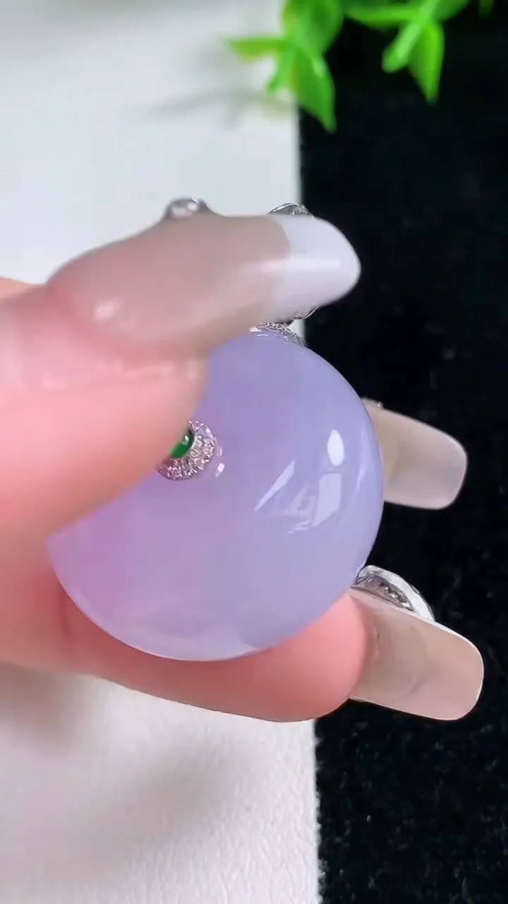 天然A货翡翠18K金紫罗兰路路通吊坠，尺寸25-13.2，重量:19.00g
1月23日