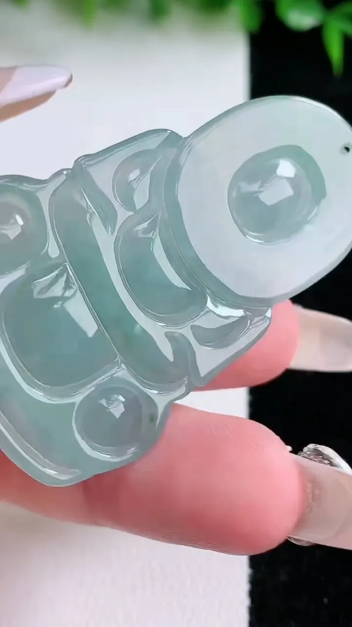 天然A货翡翠观音菩萨吊坠，尺寸51-31.7-4.6，重量:13.84g
1月23日