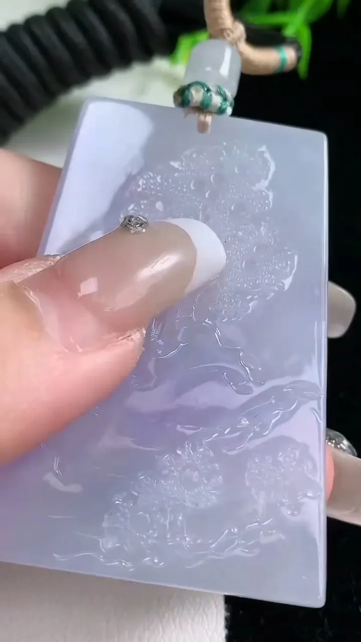 天然A货翡翠牌吊坠，尺寸53-36.2-5.6，重量:34.26g
1月23日